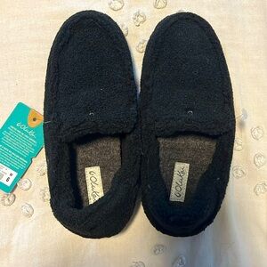 Olu Kai black slippers